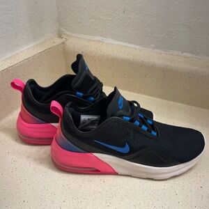 Nike Air Max Motion 2 Women's Running Shoes Size 8 Black Hyper Pink CN2166-001